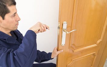 Locksmith Master Shop Boston, MA 617-466-3728 Locksmith Master Shop Boston, MA 617-466-3728